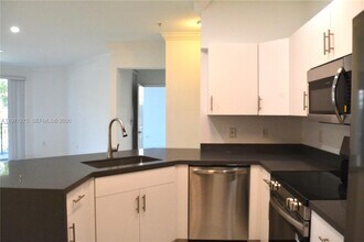 4402 SW 160th Ave in Miramar, FL - Foto de edificio - Building Photo