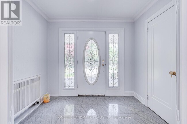 60 Fifeshire Rd in Toronto, ON - Building Photo - Building Photo