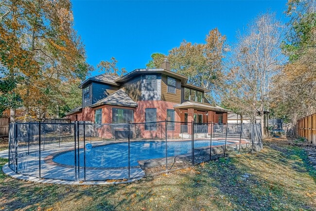 property at 11 Gabled Pines Pl