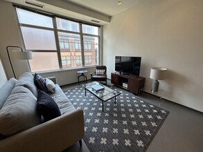 379 Harrison Ave, Unit 4 in Boston, MA - Building Photo - Building Photo