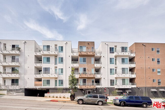property at 1101 S Harvard Blvd