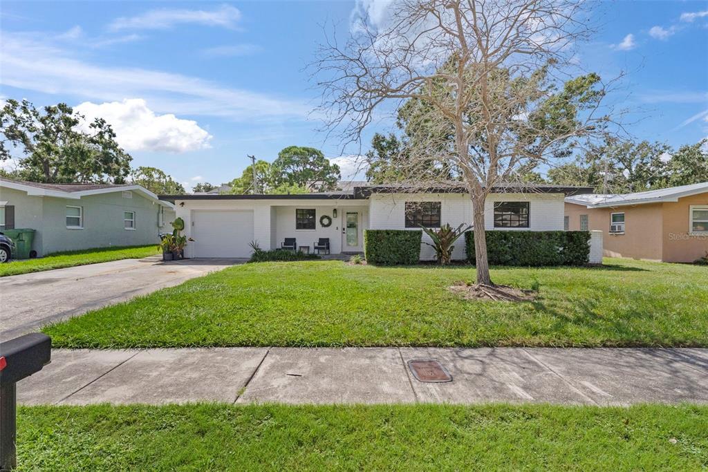 4714 W Oakellar Ave in Tampa, FL - Foto de edificio