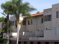 Siena Point Townhomes in Santa Ana, CA - Foto de edificio - Building Photo