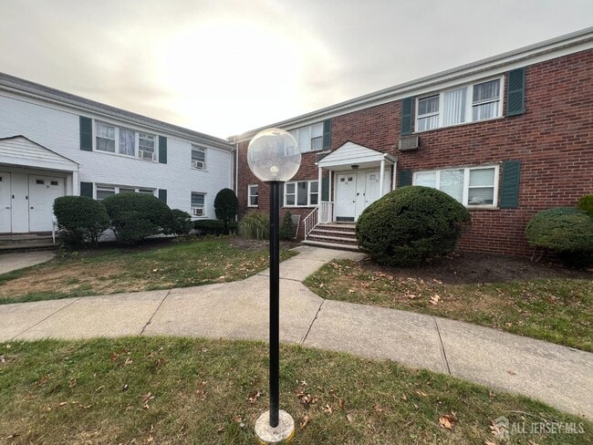 10A Garfield Park in Edison, NJ - Building Photo - Building Photo