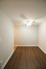 2835 N Cambridge Ave, Unit #216 in Chicago, IL - Building Photo - Building Photo