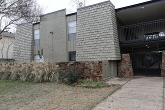 The Gardens Apartments in Dallas, TX - Foto de edificio - Building Photo