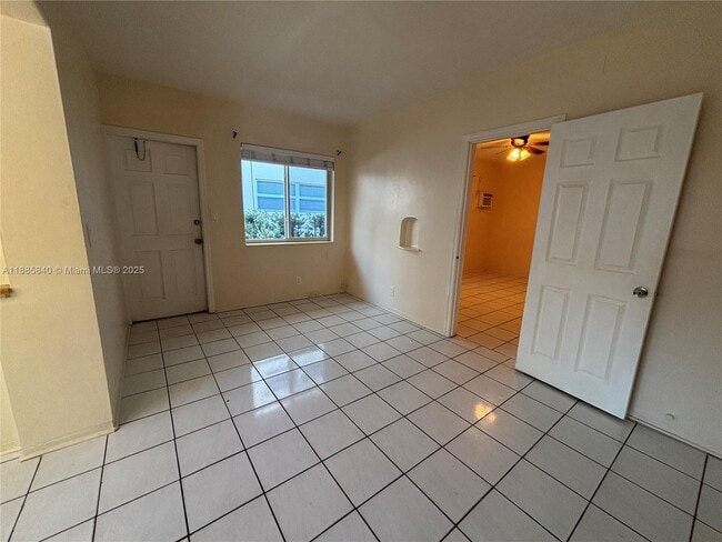 1942 Monroe St in Hollywood, FL - Building Photo - Building Photo