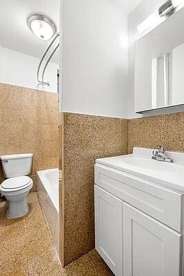 341 W 45th St