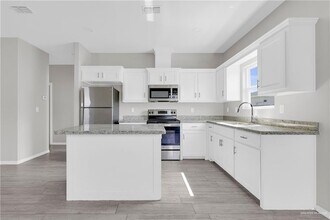 14 S Dahlia St in Pharr, TX - Building Photo - Building Photo