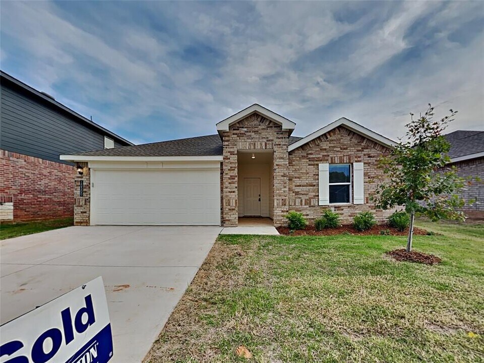10300 NW 28th St in Oklahoma City, OK - Building Photo