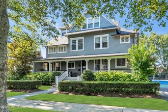 207 Monmouth Ave in Spring Lake, NJ - Building Photo - Building Photo
