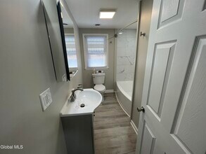 28 Leversee Ave in Cohoes, NY - Building Photo - Building Photo