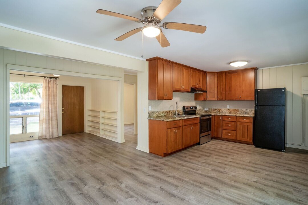 3875 Lower Honoapiilani Rd in Lahaina, HI - Building Photo