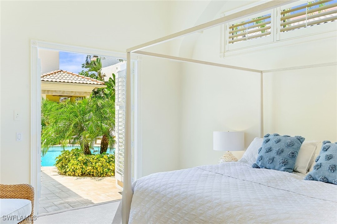 9155 Torrefino Ct in Naples, FL - Building Photo