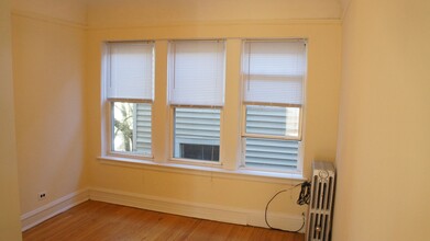 2940 N Albany Ave, Unit 1W in Chicago, IL - Building Photo - Building Photo