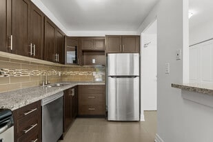 Four Thousand Yonge Street in Toronto, ON - Building Photo