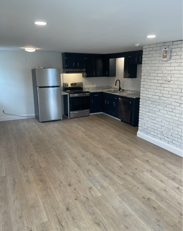 97 Victoria Ave in Cranston, RI - Building Photo - Building Photo