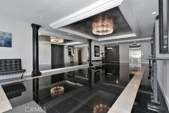 1351 N Crescent Heights Blvd in West Hollywood, CA - Foto de edificio - Building Photo