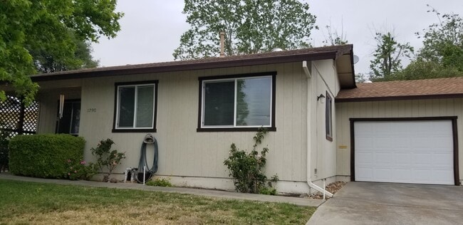 1290 Aloha St in Red Bluff, CA - Building Photo - Building Photo