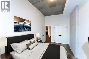 169 James St S in Hamilton, ON - Building Photo