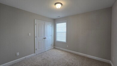 5317 Debut Ave in Hope Mills, NC - Building Photo - Building Photo