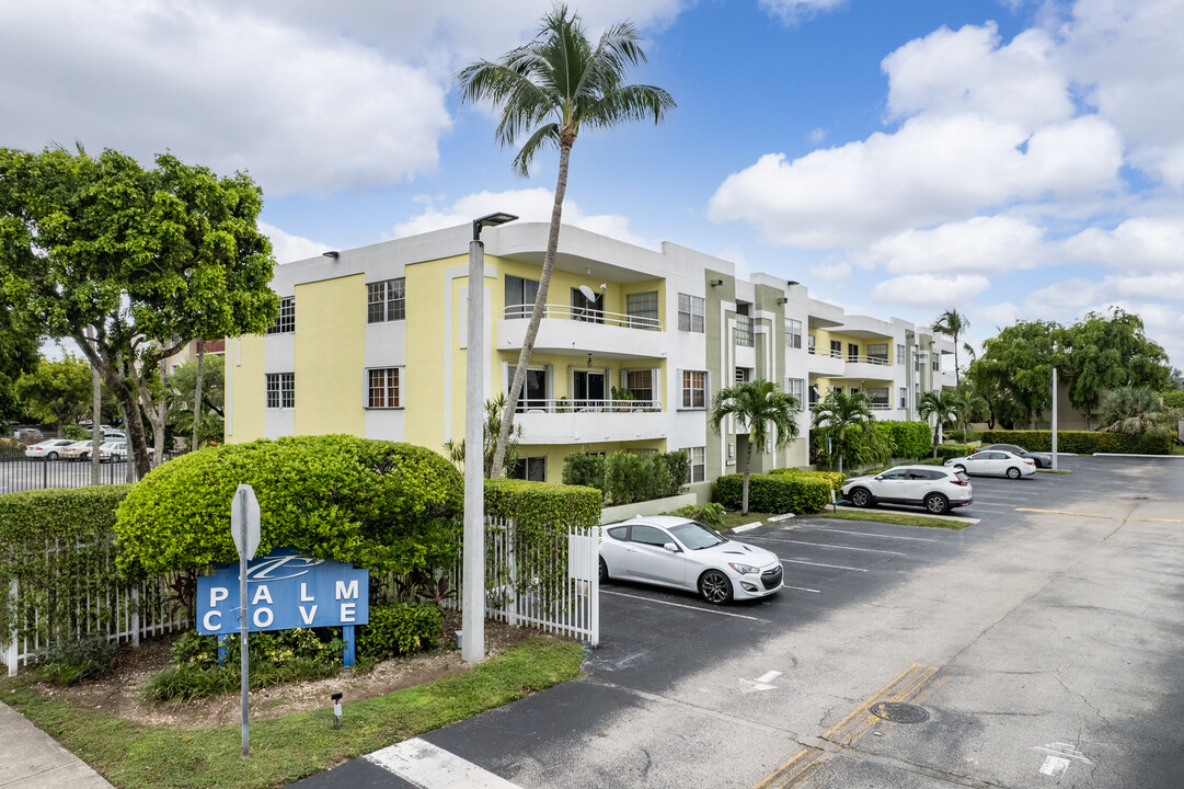 Palm Cove in Miami, FL - Building Photo