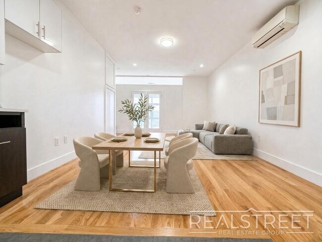 LUXURY LOFT in Queens!, Unit 519 in Queens, NY - Building Photo - Building Photo