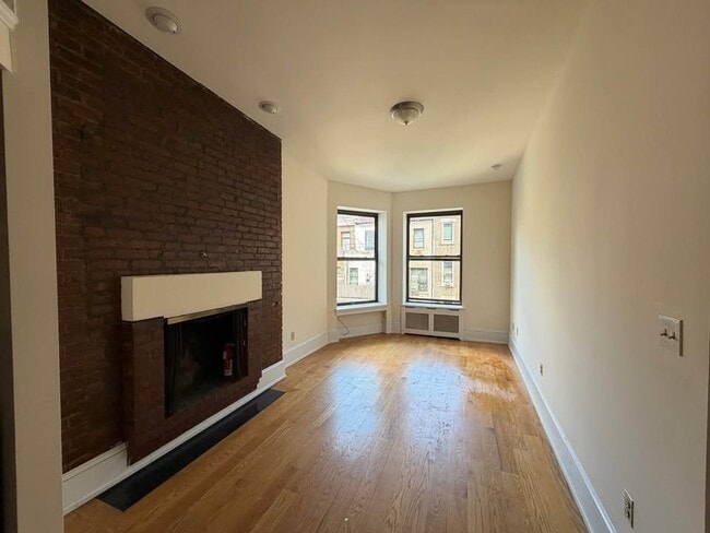 property at 39 W 68th St