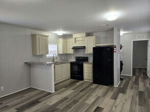 7035 Greenbrier Village Dr in Lakeland, FL - Building Photo - Building Photo