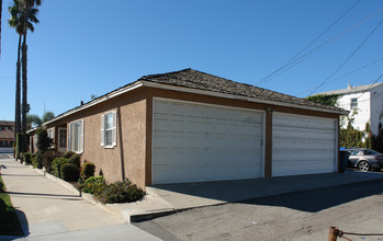 1217-1223 Ocean Ave in Seal Beach, CA - Building Photo - Building Photo