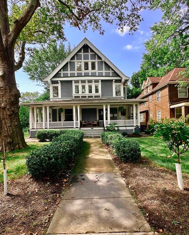 2950 W 14th St, Unit Third Floor Unit
