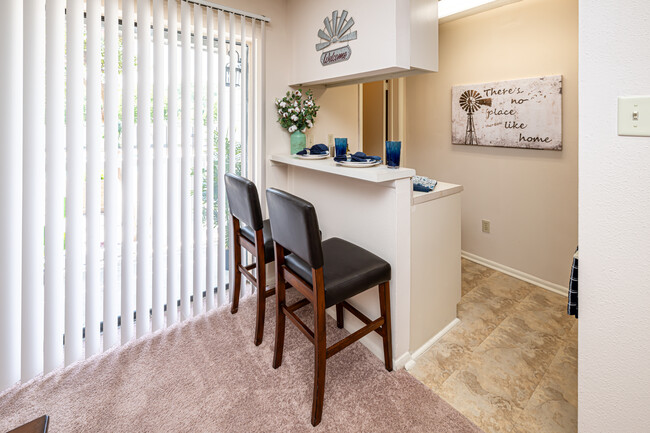 Polo Run Apartments in Metairie, LA - Building Photo - Interior Photo