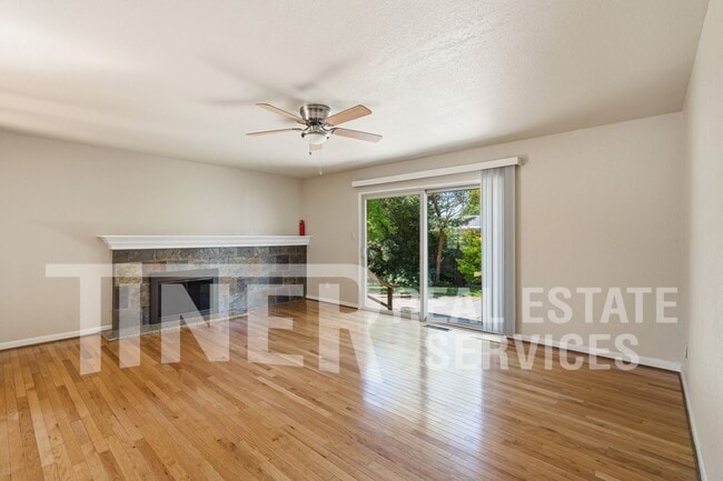 6138 Cherrelyn Way in Carmichael, CA - Building Photo - Building Photo