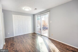 4711 Hersand Ct in Woodbridge, VA - Building Photo - Building Photo
