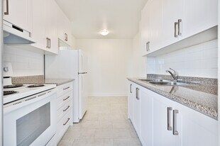 185 Shaughnessy Blvd in Toronto, ON - Building Photo