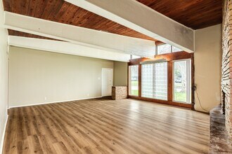 159 Oak Dr in Lake Jackson, TX - Building Photo - Building Photo