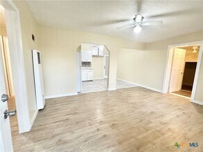 104 E Fowler Ave in Killeen, TX - Foto de edificio - Building Photo