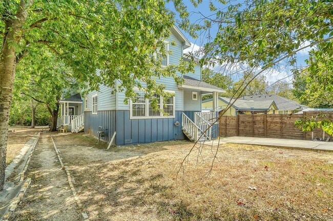 2115 E 18th St in Austin, TX - Foto de edificio - Building Photo