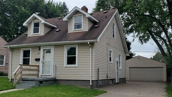 520 Burroughs Ave in Flint, MI - Building Photo