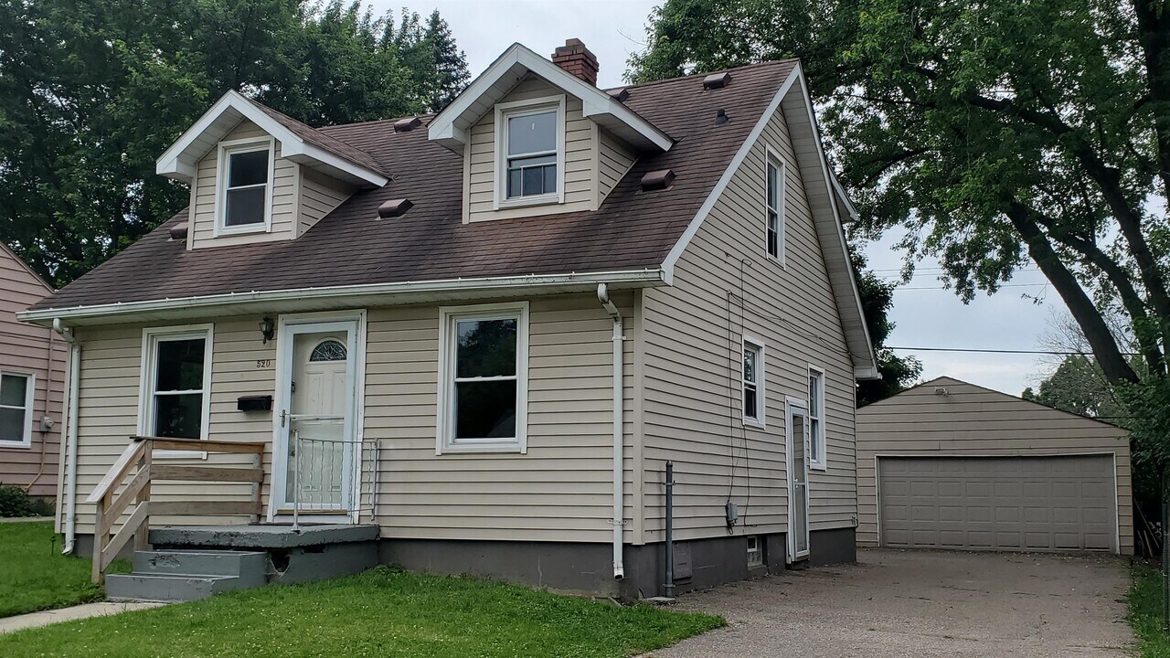 520 Burroughs Ave in Flint, MI - Building Photo