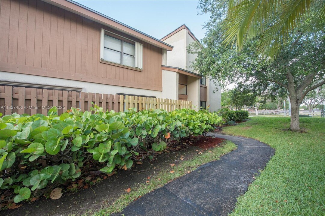 10945 SW 113th Pl in Miami, FL - Building Photo