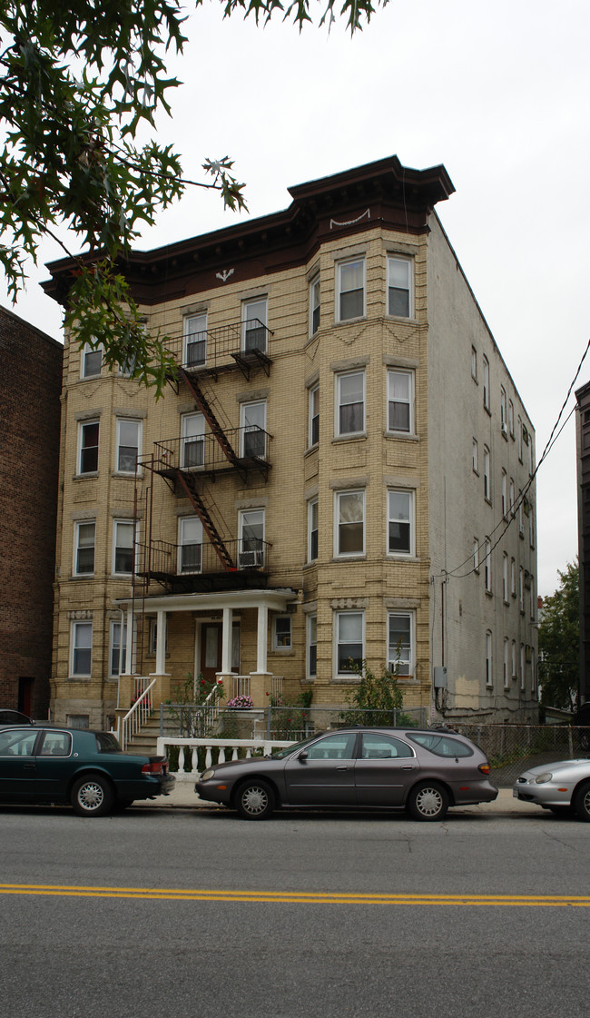 103-105 Mclean Ave in Yonkers, NY - Building Photo - Building Photo