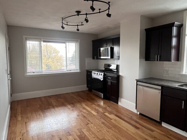 69 Homer St, Unit 3 in Boston, MA - Foto de edificio - Building Photo