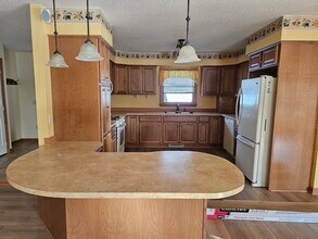 1009 Woodland St SW in Hartville, OH - Building Photo - Building Photo