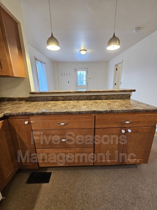 432 Colchester Ave in Burlington, VT - Foto de edificio - Building Photo