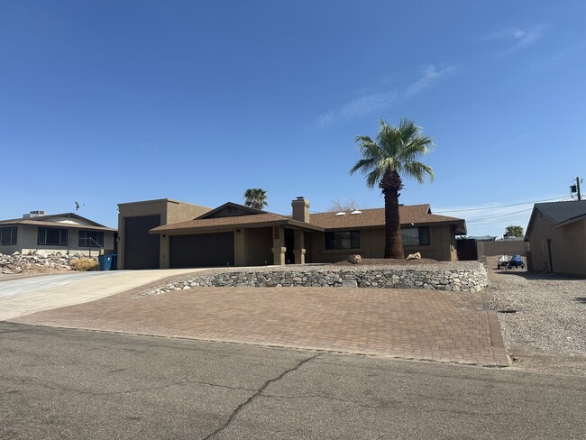 2830 Yuma Dr in Lake Havasu City, AZ - Foto de edificio - Building Photo