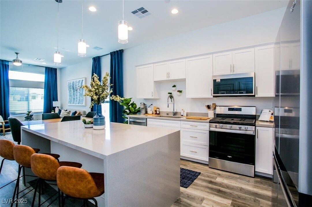 10148 Delighted Sky Wy in Las Vegas, NV - Building Photo