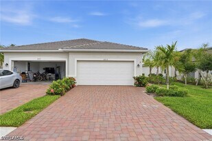2215 Dragonfruit Wy in Naples, FL - Building Photo