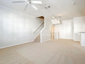 2444 Legacy Lake Dr in Maitland, FL - Building Photo - Building Photo
