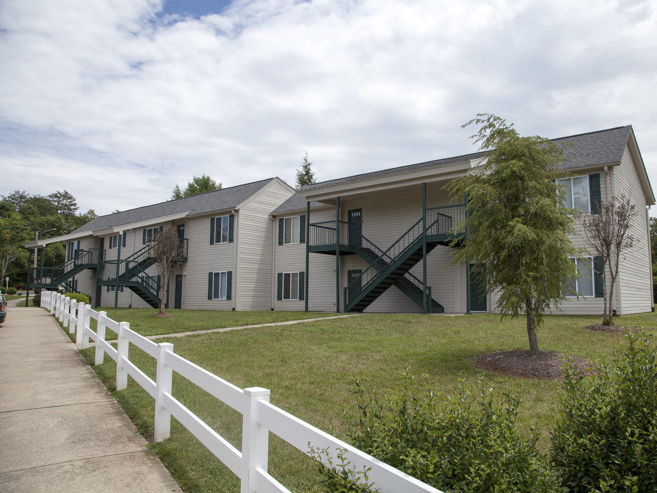 Morgan Hills Apartments in Morganton, NC - Building Photo